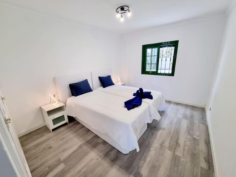 Playa Bastian First Line Of The Sea Apartment Коста Тегисе Екстериор снимка